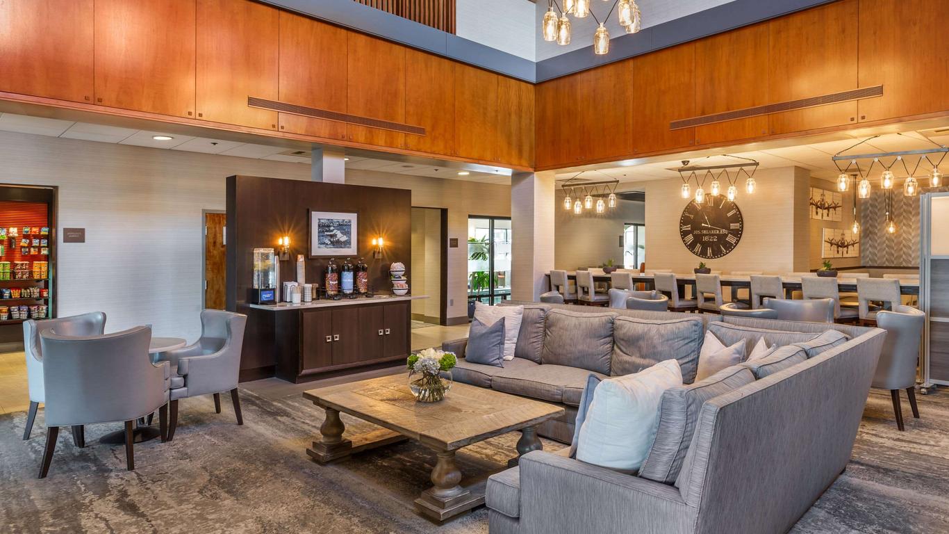 نزل وأجنحة كومفورت لوغان اينترناشيونال ايربورت