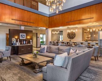 Comfort Inn & Suites Logan International Airport - Revere - Lounge