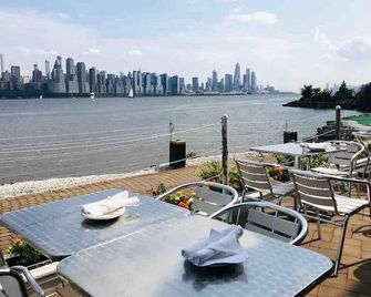 Cozy 2 BR apartment close to Manhattan - North Bergen - Restaurant