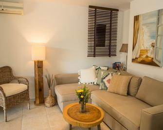 Grand Bleu Porto Heli Beachfront House - Porto Cheli - Salon