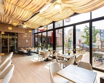 Tien Hsiang Lin Sea Dragon King Hotel - Magong City - Restaurant
