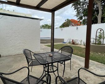 My Family In Merida Hostel - Mérida - Patio