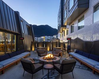 Holiday Inn Express & Suites Queenstown - Queenstown - Hàng hiên