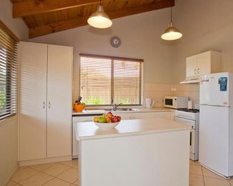 Sandhurst Escape 2 17 - Bellbrae - Kitchen