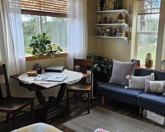 Cozy 1-bedroom apartment in fantastic Colville with AC - Colville - Sala de estar