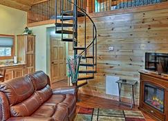Cozy East Bernstadt Cabin with Porch and Fishing Lake! - East Bernstadt - Sala