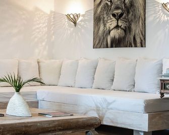 Lion In The Sun Hotel - Malindi - Obývací pokoj