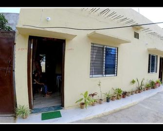 Mayur Homestay - Ujjain - Bedroom