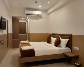 Hotel Sagar Presidency By Buesoco Hosp. Pvt. Ltd. - Daman - Schlafzimmer