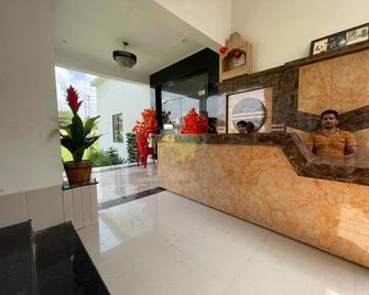 Hotel O Vaikunth Radhika Farm - Govardhan - Front desk