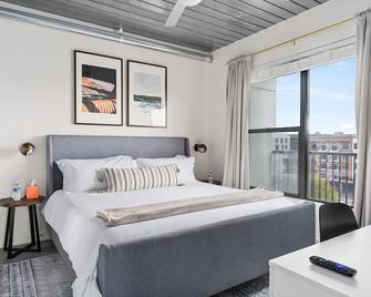 Lodgeur | Sleek & trendy 2BR corner loft | Midtown - Houston - Habitación