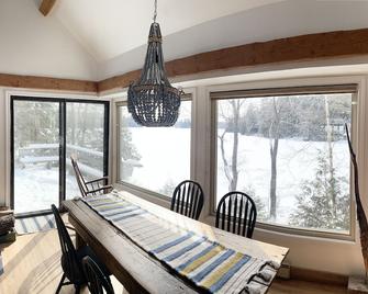 Nature Lover’s Rustic Cabin, Kearney 100 gas gift card included ! - Kearney - Dining room
