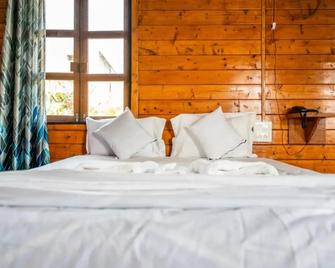 Leo Wooden Resort - Hampi - Camera da letto