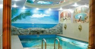Kalipso Hotel - 阿斯特拉罕 - 游泳池