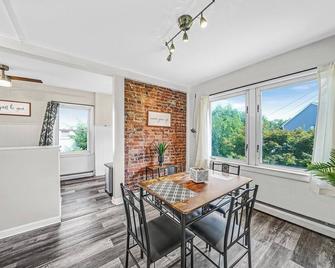 Modern 3 Br House! - King of Prussia - Dining room