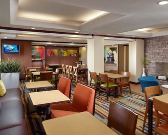 Fairfield Inn & Suites by Marriott Clarksville - קלרקסוויל - מסעדה