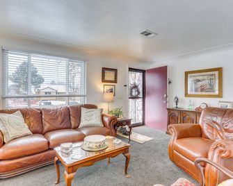 Dog-Friendly Denver Apartment w/ Shared Yard! - Denver - Sala de estar