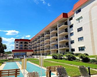 103 -One Bedroom with Futons Ground Floor - New Smyrna Beach - Building