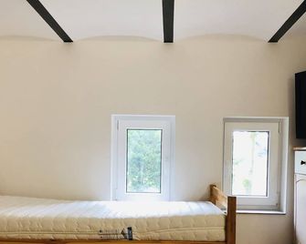 Tiny vacation rooms at the Marschenhof riding stables - Xanten - Slaapkamer