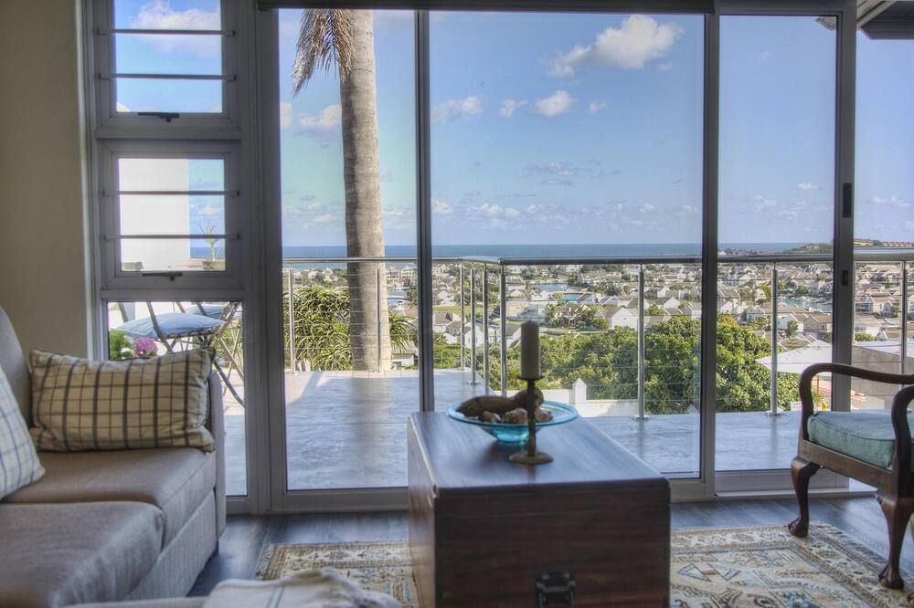 ذا لوك أوت جست هاوس