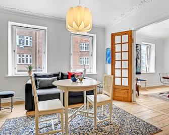 1 Bedroom Cozy Apartment In Aarhus C - Århus - Comedor