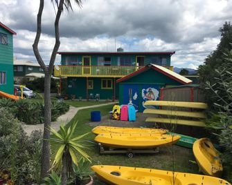 On the Beach Backpackers - Whitianga - Building