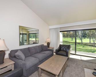702 S At Silverado 1 Bedroom Condo by RedAwning - Napa - Living room
