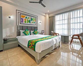 Treebo Arizona - Gandhinagar - Schlafzimmer