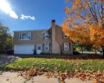 Small simple apartment centrally located to everything in town. Walk or ride. - Ashland