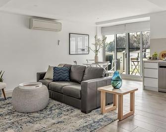 Salt 4 Getaway Luxury For 2 - Sorrento - Living room