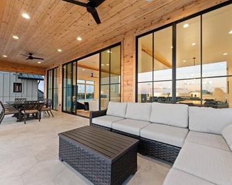 New Lake Retreat Sleep 17 Poolspagameroomview - Granite Shoals - Obývací pokoj