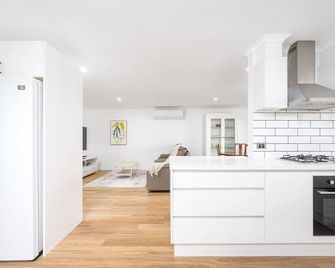 Private Retreat with Spacious Alfresco and Parking - Lilydale - Küche