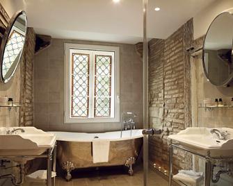 Cour du Corbeau Hotel Strasbourg - MGallery Collection - Strasbourg - Bedroom