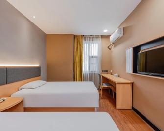 Home Inn Chengdu Chunxi Road Metro Station Branch - Chengdu - Bedroom