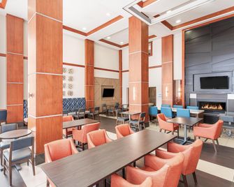 Holiday Inn Express & Suites Columbus Edinburgh By IHG - Edinburgh - Restaurace