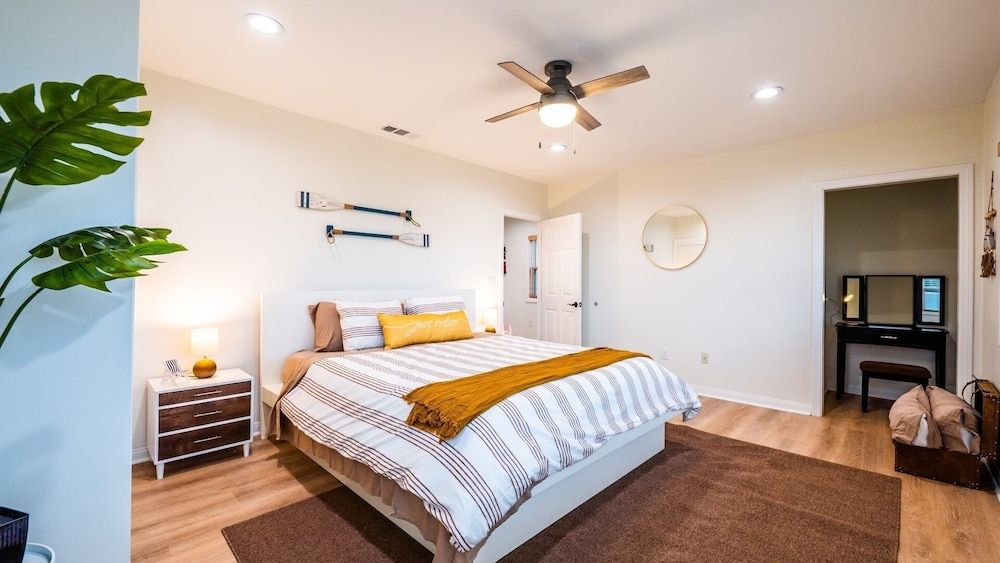Cozy 3BR Renovated Home with Scenic Views! Near Downtown/Airport/Gaslamp Quarter - San Diego - Habitación