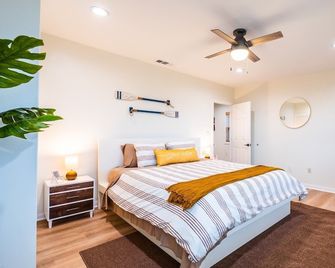 Cozy 3BR Renovated Home with Scenic Views! Near Downtown/Airport/Gaslamp Quarter - San Diego - Habitación