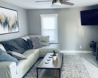 Morgantown Lux Retreat, Short walk to WVU Stadium - Morgantown - Huiskamer