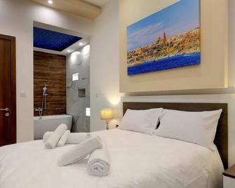 Gem Beachfront Apt with Amazing Bay and Sea Views - Birżebbuġa - Sypialnia