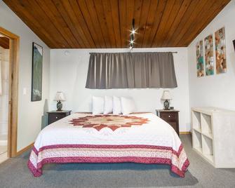 The Pioneer Motel - Palmer - Bedroom
