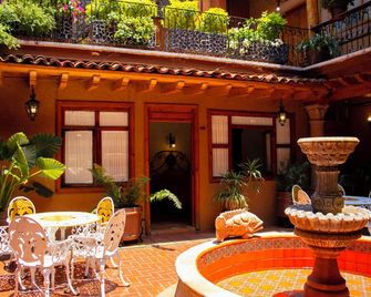 Hotel Los Escudos - Pátzcuaro - Patio