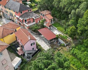 Casa Pullin - Carasco - Edificio