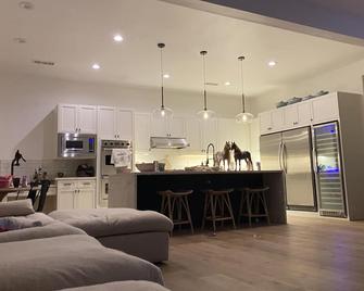 Rent My Furnished Newly Remodeled Home For Month Of March Or This Spring! - Simi Valley