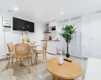 Les Lilas Appartement 1 chambre wifi et confort - Les Lilas - Phòng ăn