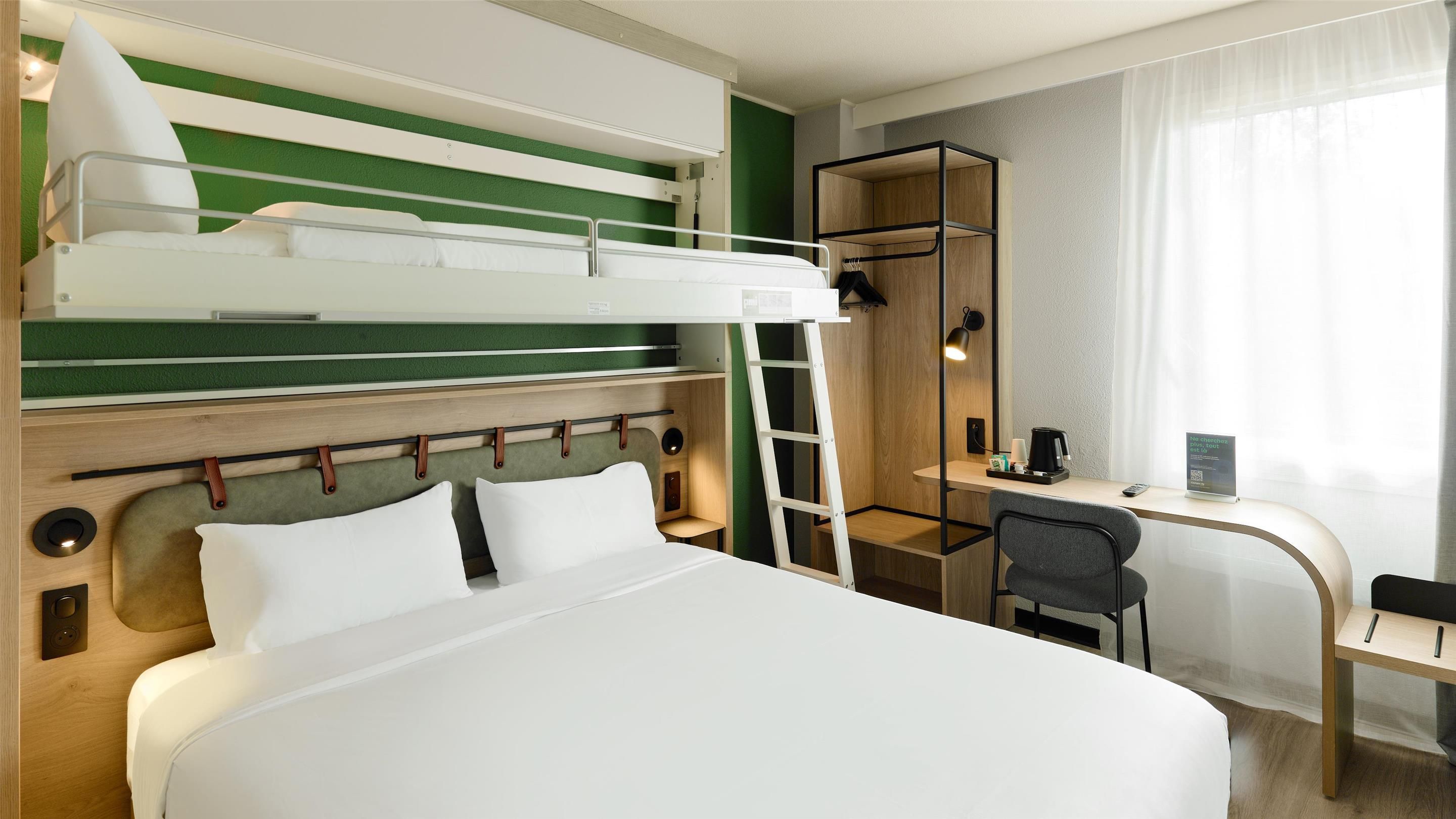 كومبانيل باريه أوست - بورتيه دو تشومبيريه ليفالواه