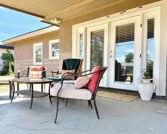 Comfortable studio just 3 minutes drive to downtown Moses Lake - Moses Lake - Binnenhof