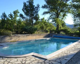 Stone farmhouse with pool close to Vaison-La-Romaine and Mt Ventoux, - Mollans-sur-Ouvèze - Piscina