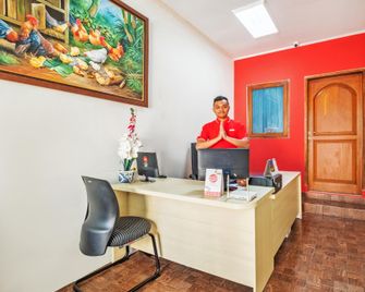 OYO 1370 Sudirman Guesthouse Syariah - Garut - Front desk