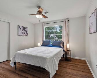 3 BR Spacious and Stylish Home - Conway - Bedroom