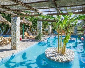 Stone Village - Bali - Piscina